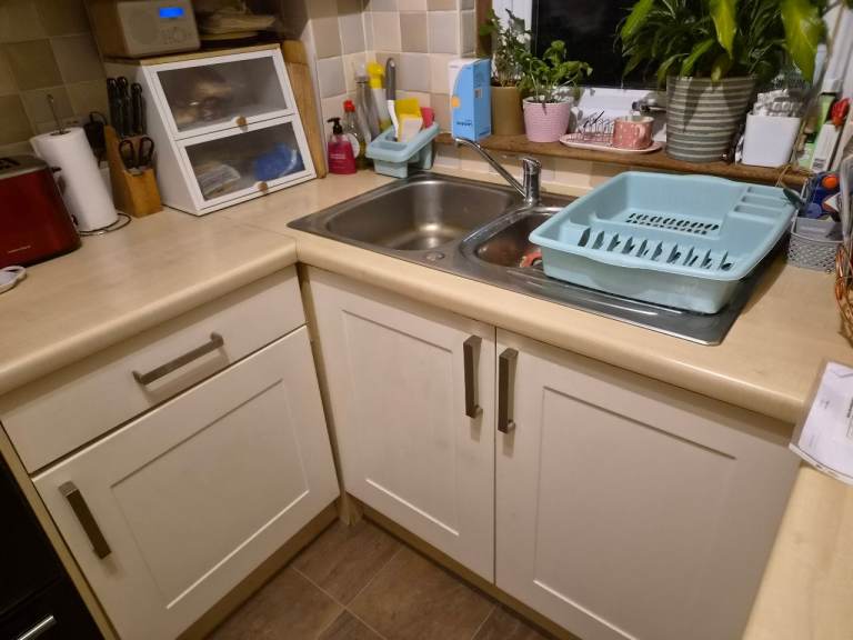 Kitchen units& work tops 