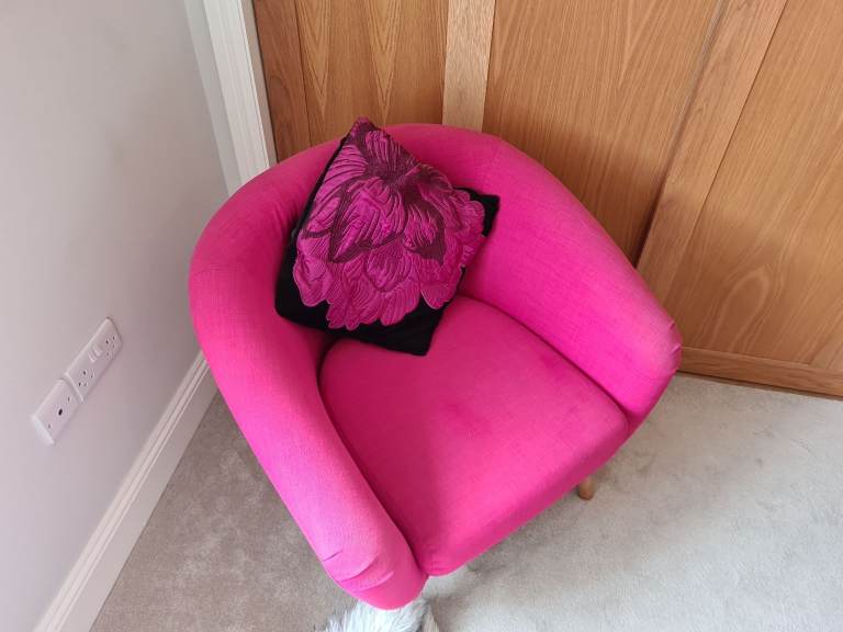 Modern Pink Accent / Tub Chair – Excellent Condition