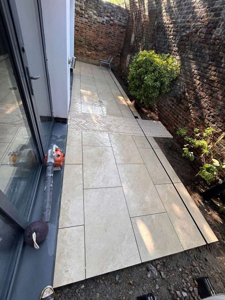 Landscaper | Patios, Fencing, Artificial Grass & Garden Makeovers