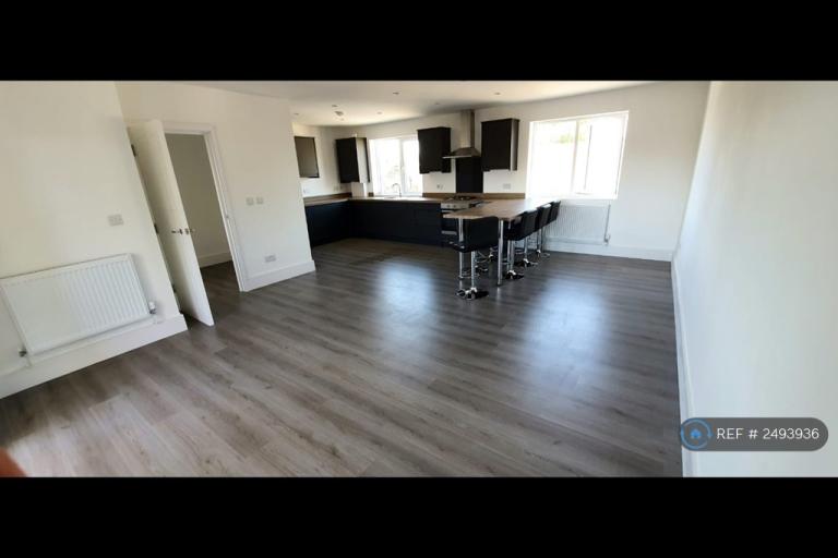 3 bedroom flat in Forest Gate, London, E7 (3 bed) (#2493936)