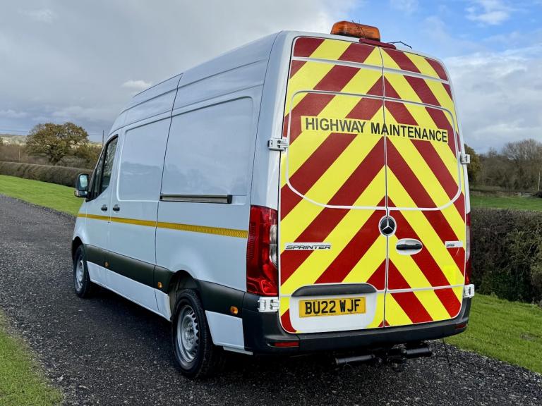 MERCEDES-BENZ SPRINTER 2.0 315 CDI L2 H2 Utility Spec With A/C White Manual Dies