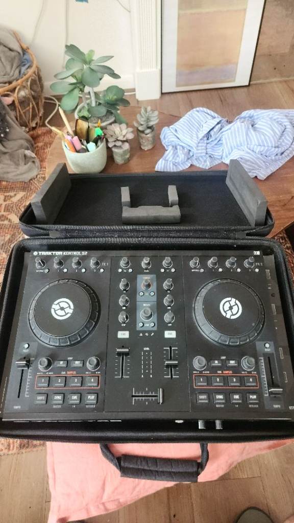 Traktor Kontrol S2 Mk1 DJ controller