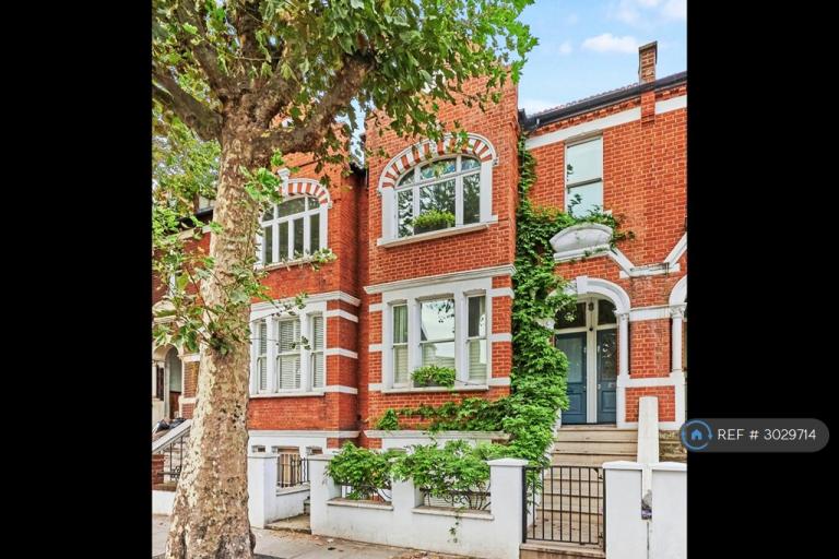 2 bedroom flat in Wandsworth Bridge Road, London, SW6 (2 bed) (#3029714)
