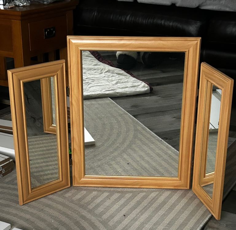 Triple stand mirror 