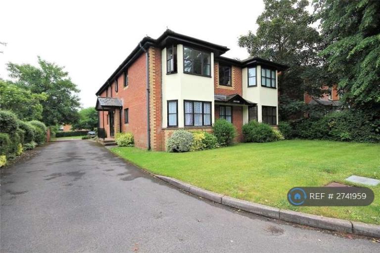 1 bedroom flat in Penlee House, Woking, GU22 (1 bed) (#2741959)