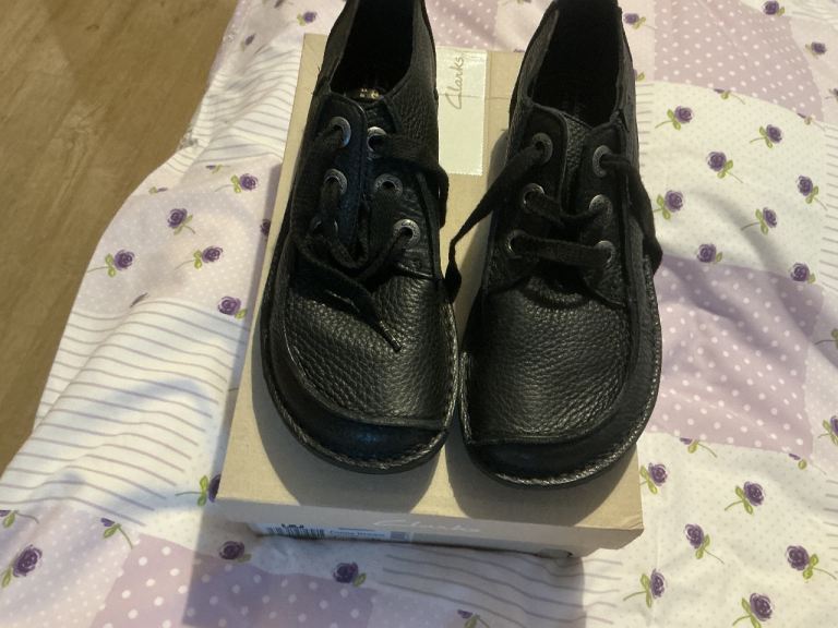 Clarks Funny Dream Black Leather Shoes – Size 7, New