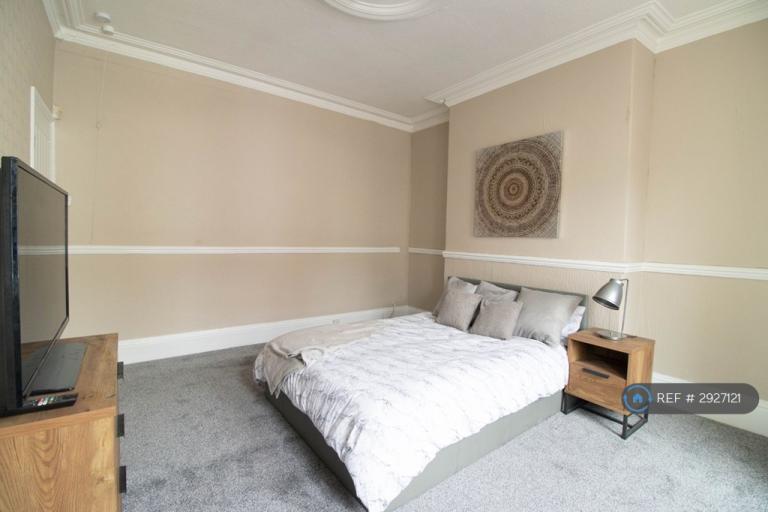 2 bedroom flat in Eastbourne Avenue, Gateshead, NE8 (2 bed) (#2927121)