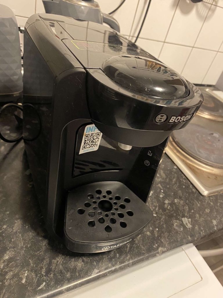 BOSCH TASSIMO HOT CHOCOLATE/ COFFEE MACHINE WITH SACHETS INCLUDED