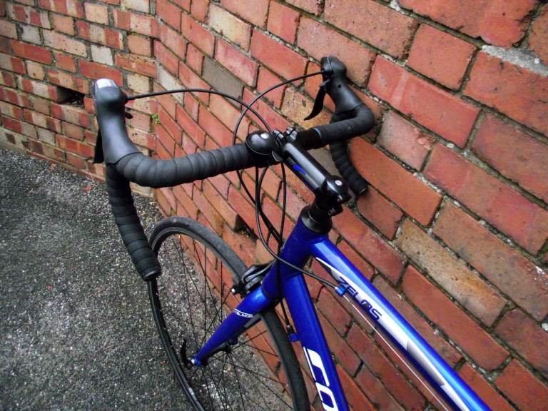 CARRERA ZELOS Road Bike FOR SALE. (54cm).CLEAN CONDITION..(FULLY SERVICED)