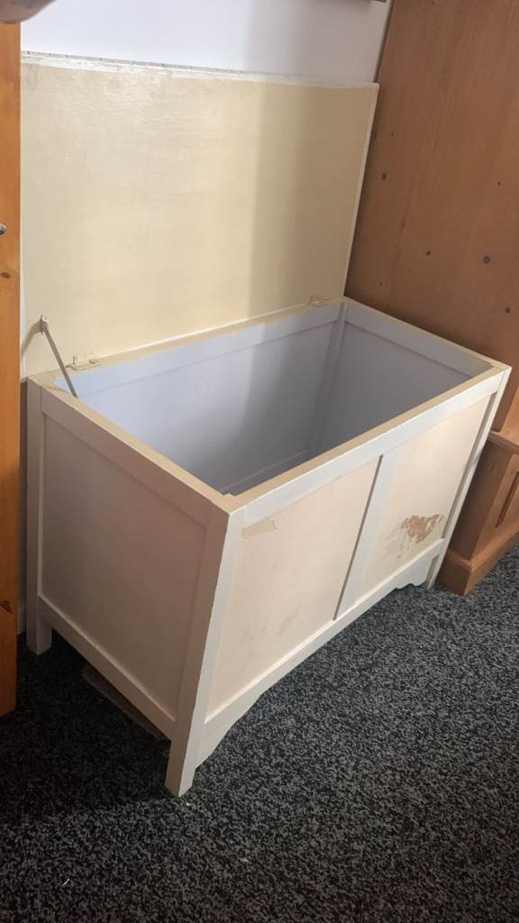 Free to collect ottoman storage box 