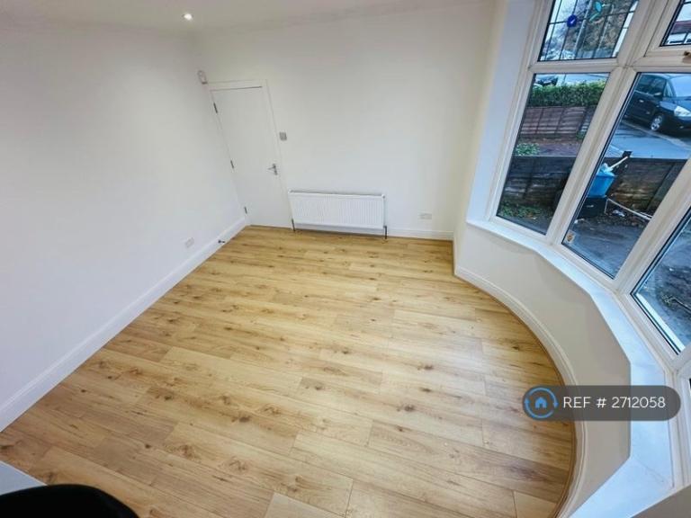 4 bedroom house in South Park Road, Ilford, IG1 (4 bed) (#2712058)