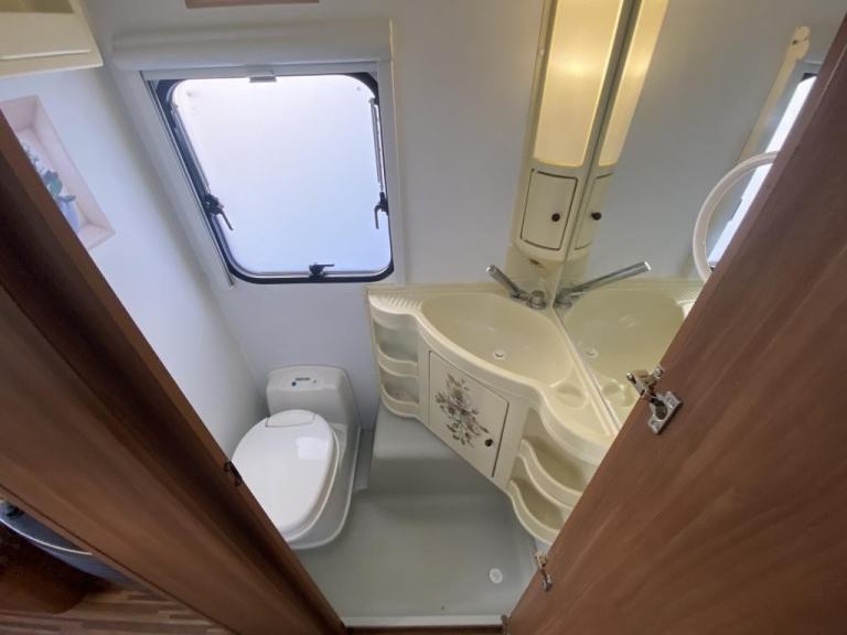 2013 ADRIA ALTEA TRENT 4 BERTH LUXURY TOURING CARAVAN