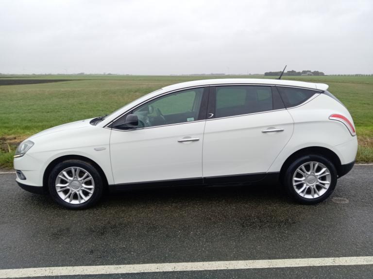 2012 Chrysler Delta 1.4 M-Air SE SAT NAV SHOWROOM CONDITION CAN SECURE 24/7 ON NET DELIVERY AVA H...