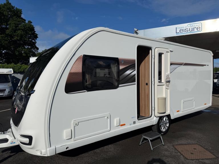 SWIFT ELEGANCE 580, 4 BERTH WITH ISLAND BED, ALDE, MOVER, LED LIGHTS