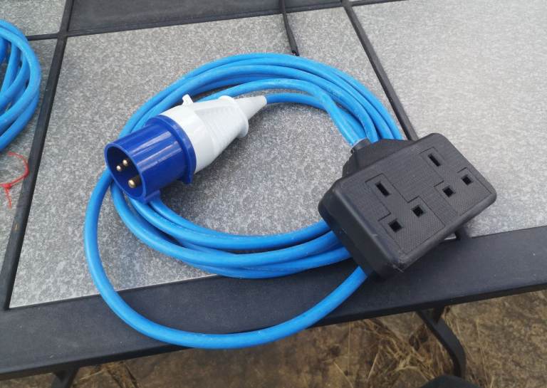Blue Camping/Caravan Hook Up Lead with 2-Gang UK Socket