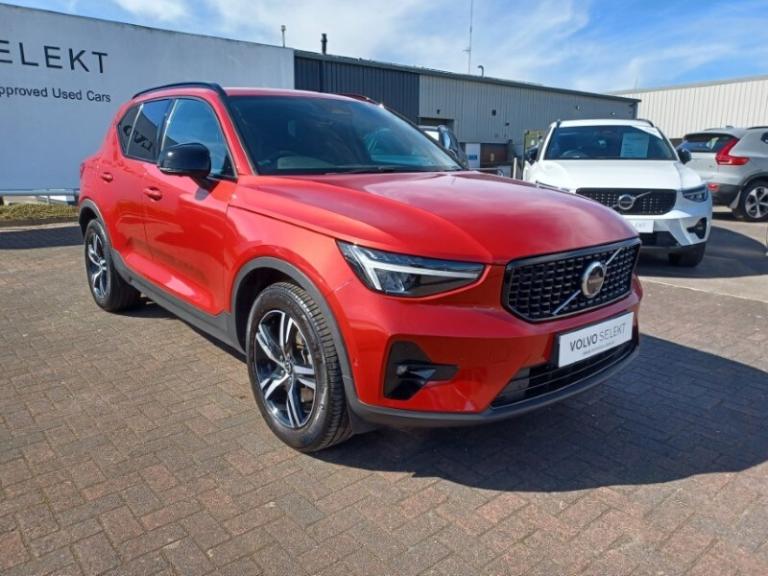 VOLVO XC40 2.0 B3P Plus Dark 5dr Auto