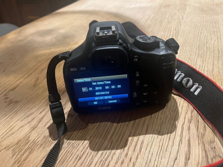 Cannon EOS 550D - charger and bag