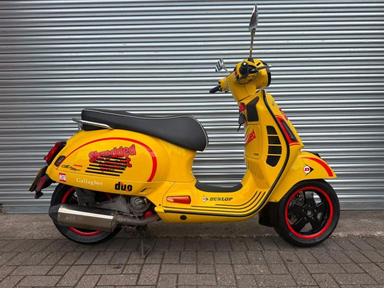 Piaggio Vespa GTS 300 Super