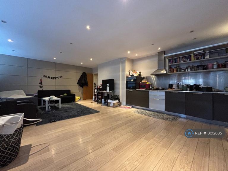 2 bedroom flat in Lee Circle, Leicester, LE1 (2 bed) (#3012635)