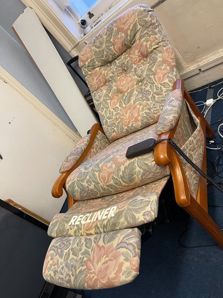 Recliner floral pattern with electrical remote £66/-