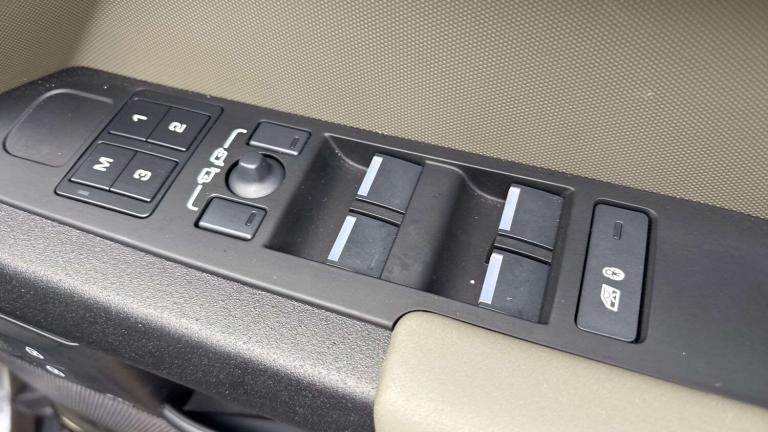 2025 Land Rover Defender 4.4 P635 Octa Edition One 110 5dr Auto SUV Petrol Automatic