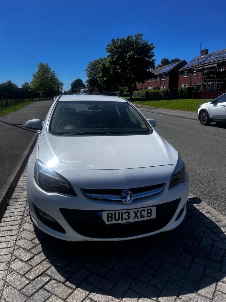 Vauxhall, ASTRA, Hatchback, 2013, Manual, 1686 (cc), 5 doors