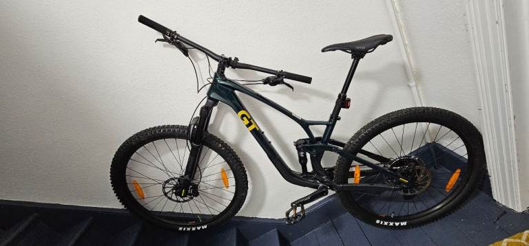 GT Sensor ST Carbon Elite Carbon Full Suspension Mountain Bike – Like New – Only 100km