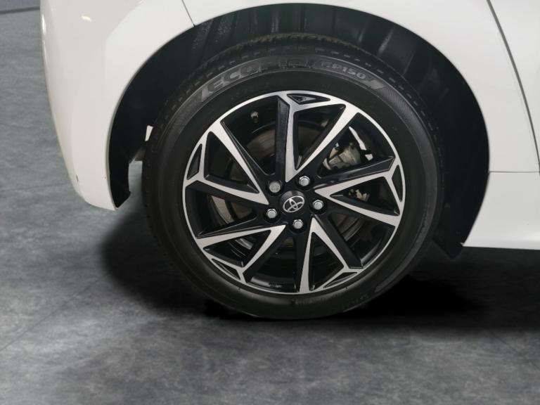 2022 Toyota Yaris 1.5 VVT-h Design Hatchback 5dr Petrol Hybrid E-CVT Euro 6 (s/s) (116 ps) -  Hat...