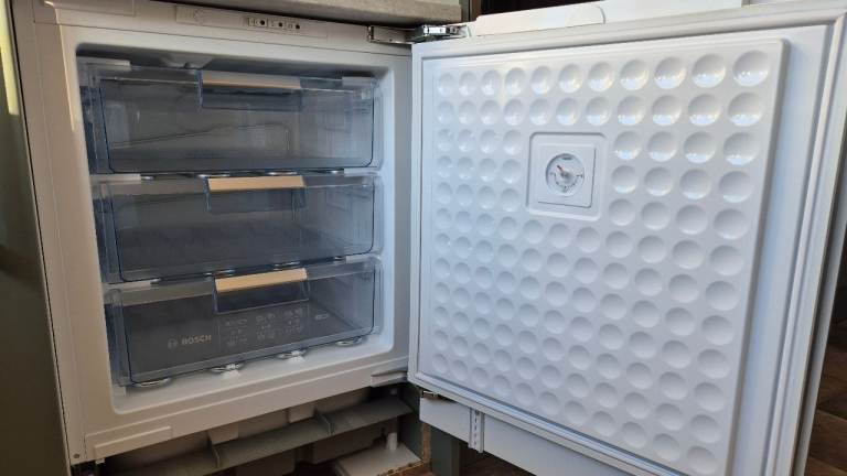 Bosch Integrated Under-Counter Freezer