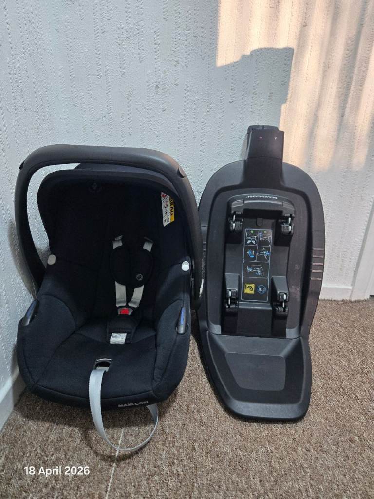 Maxi cosi car seat with isofix base