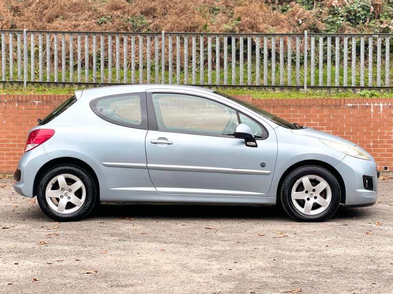 PEUGEOT 207 1.4 HDi Envy 2011