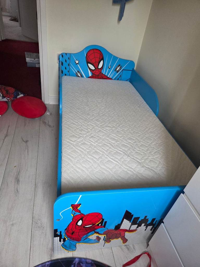 Spiderman marvel avengers toddler bed with mattress and duvet/pillow
