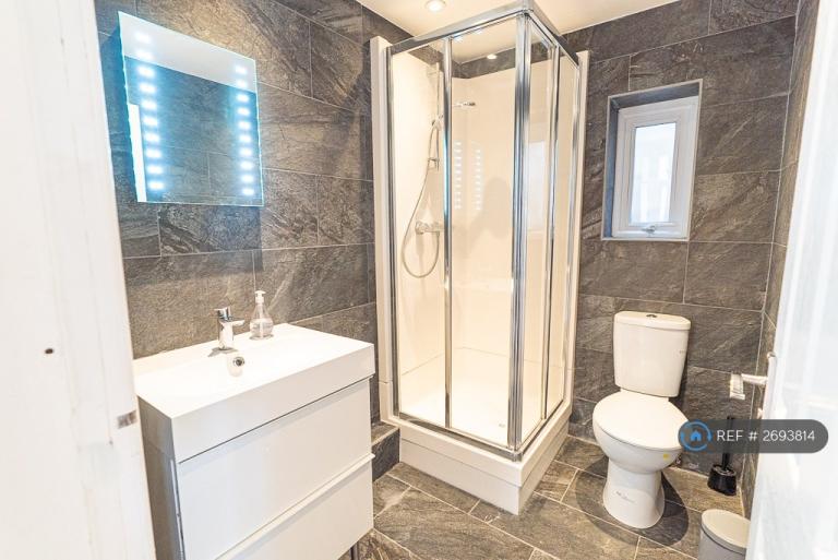 6 bedroom house in Cambridge Road, Southampton, SO14 (6 bed) (#2693814)