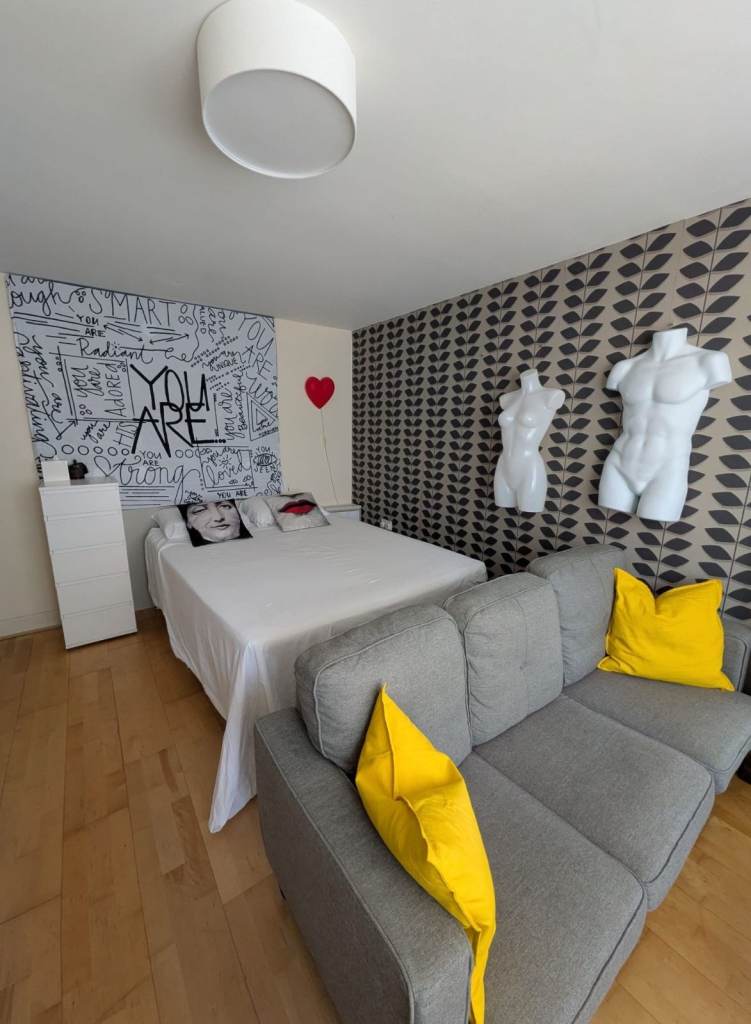 Free accommodation in 155 countries. Sign up with my link and get 250 bonus GuestPoints! 🌍