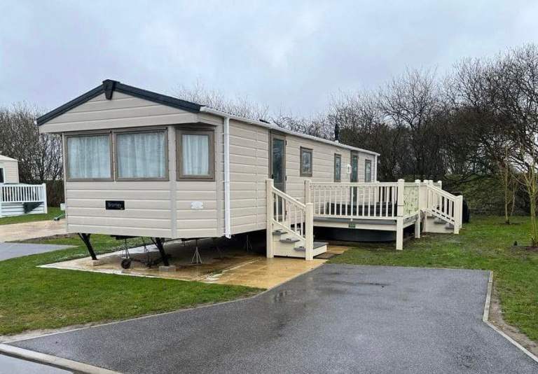 Private sale 4 bedroom caravan for sale with deck and hot tub at Tattershall Lakes Lincolnshire