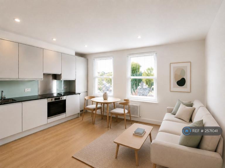 1 bedroom flat in Dalling Road, London, W6 (1 bed) (#2571041)