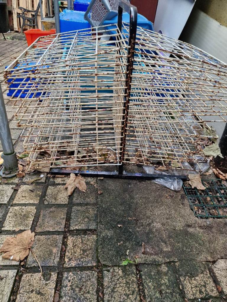Art drying rack needs a bit of tlc but still useable