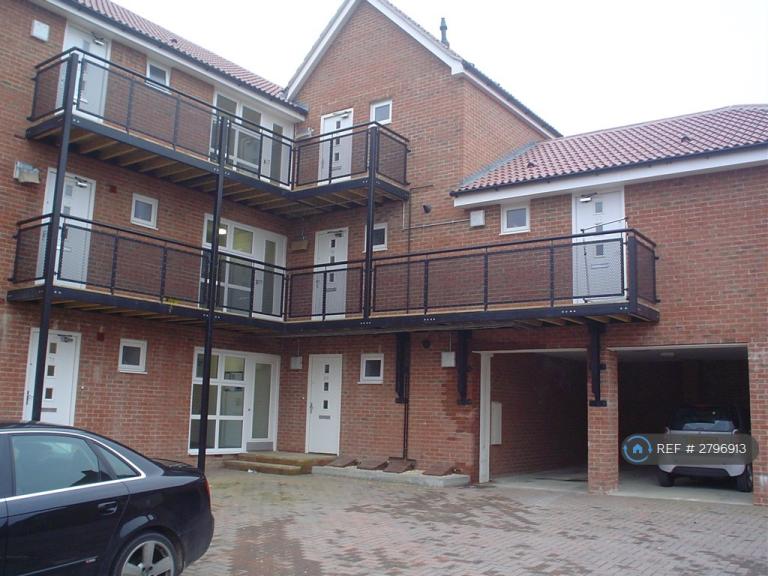 Studio flat in Englefield Way, Basingstoke, RG24 (#2796913)
