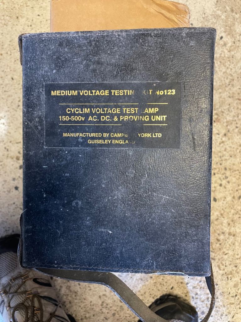 Voltage tester