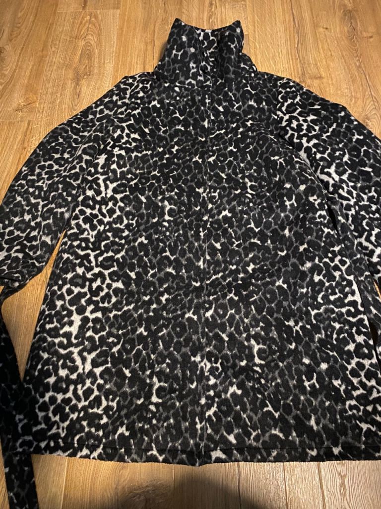 Ladies coat size 18 vgc 