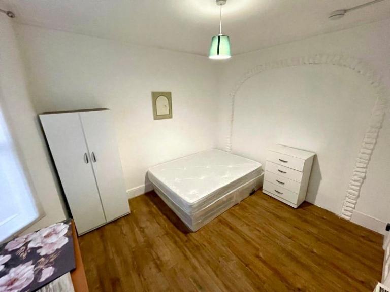 🍁Fully Furnished Rooms – Turnpike Lane / Seven Sisters, North London✨