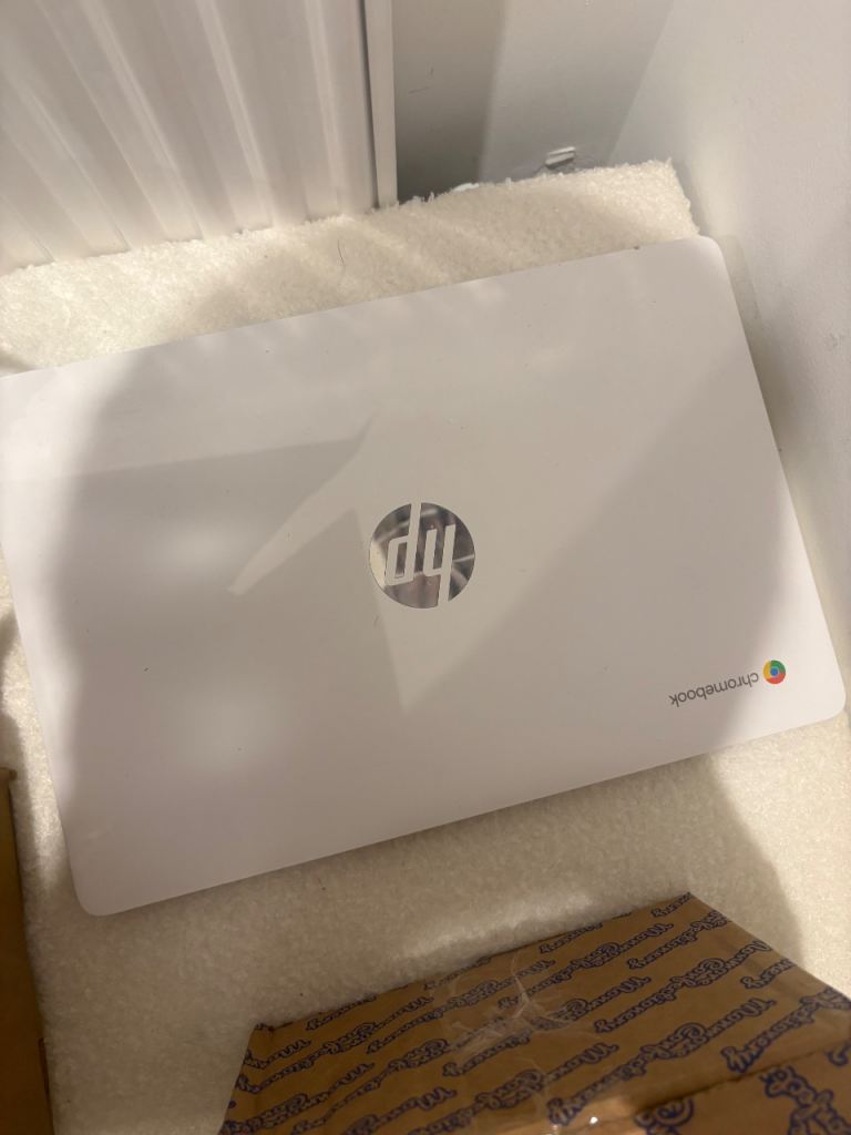 HP Chromebook - White, Good Condition