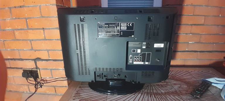 Panasonic Viera 26-inch HD LCD TV (TX-L26X20B) with Remote - Working Order