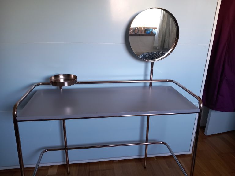Modern metal dressing table