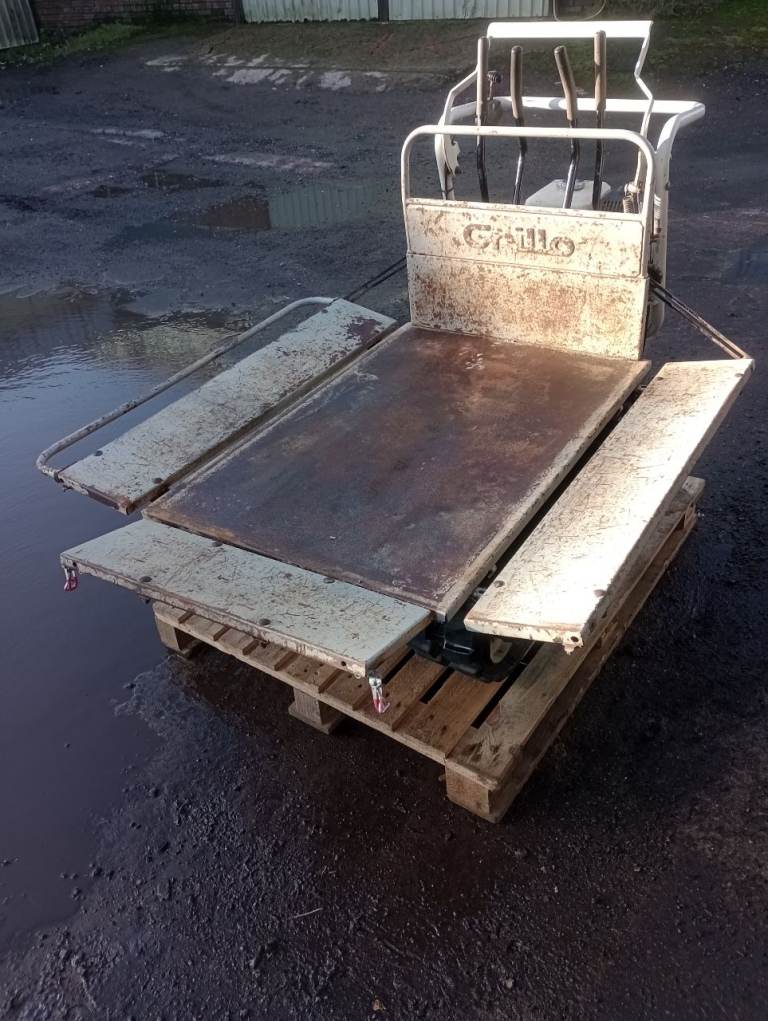 Grillo tracked manual tip dumper 