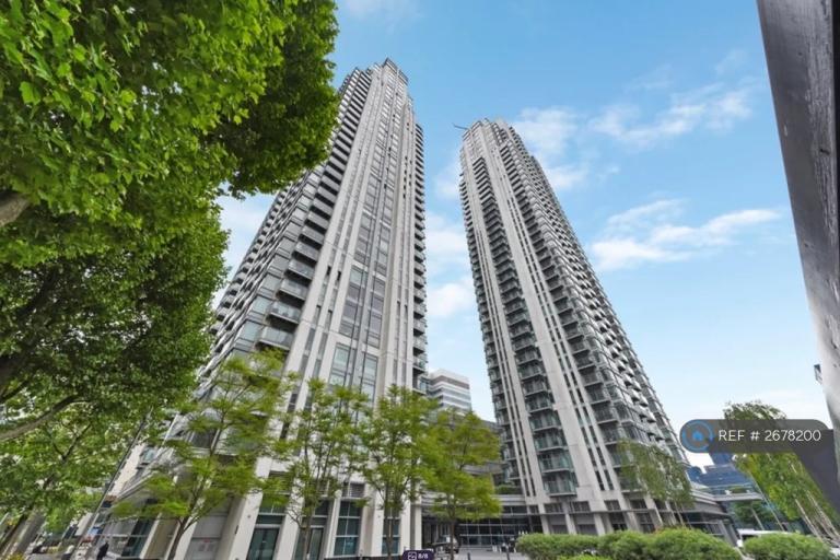 Studio flat in Pan Peninsula Square, London, E14 (#2678200)