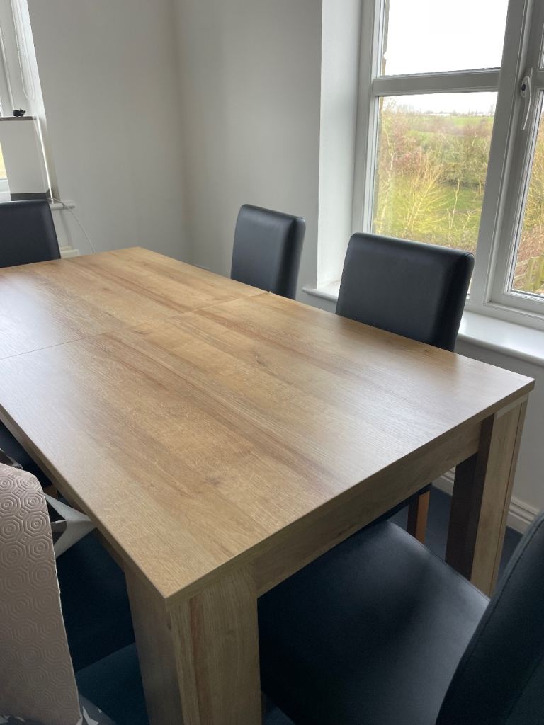 Extendable Dining Table, Seats 8