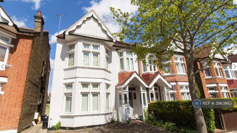 1 bedroom flat in Craven Avenue, London, W5 (1 bed) (#2983863)