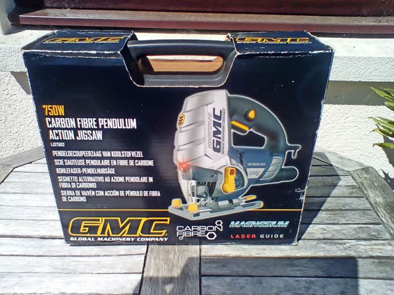 Carbon fibre pendulum 750w action jigsaw in case