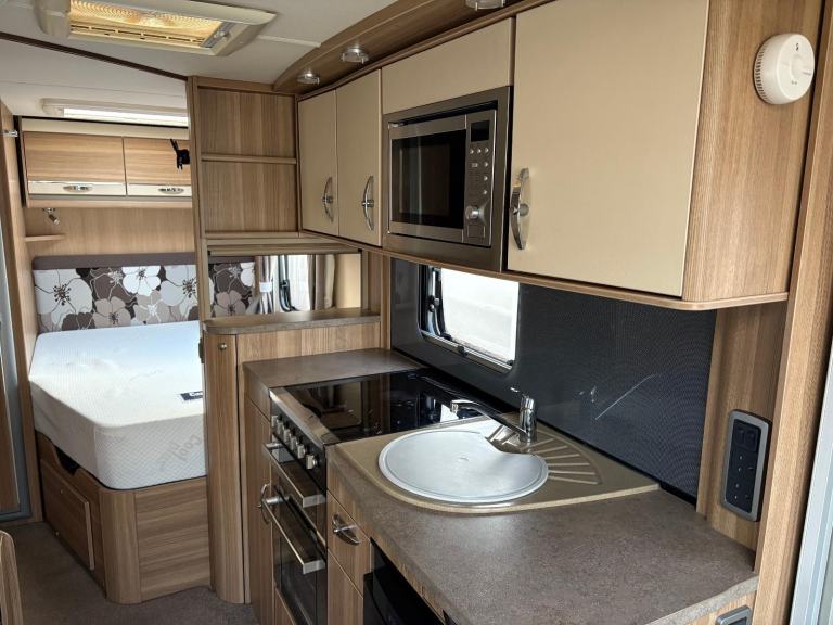 STERLING ECCLES AMETHYST -TWIN AXLE- FIXED BED + SIDE DINETTE + MOTORMOVER